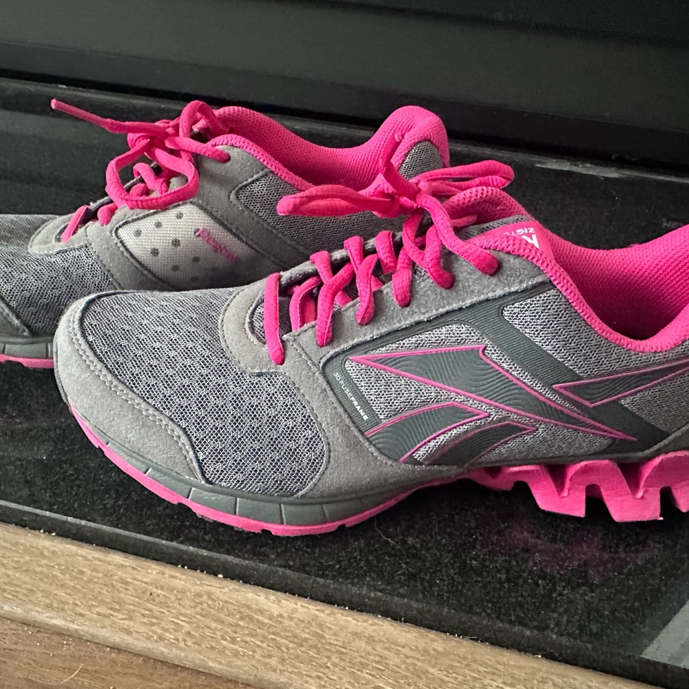 Reebok Zigtech Women's Athletic Shoes in Gray and Pink